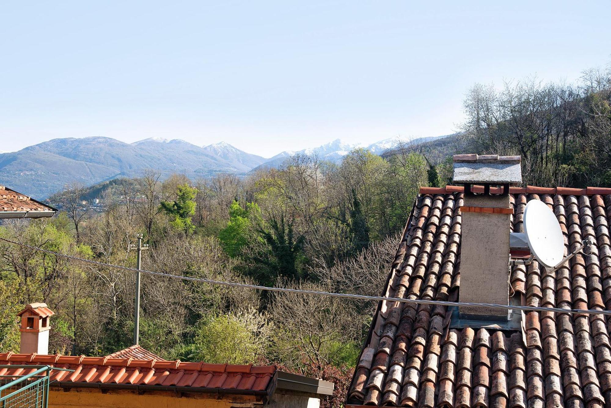 Appartamento La Vecchia Torre Porto Valtravaglia Esterno foto