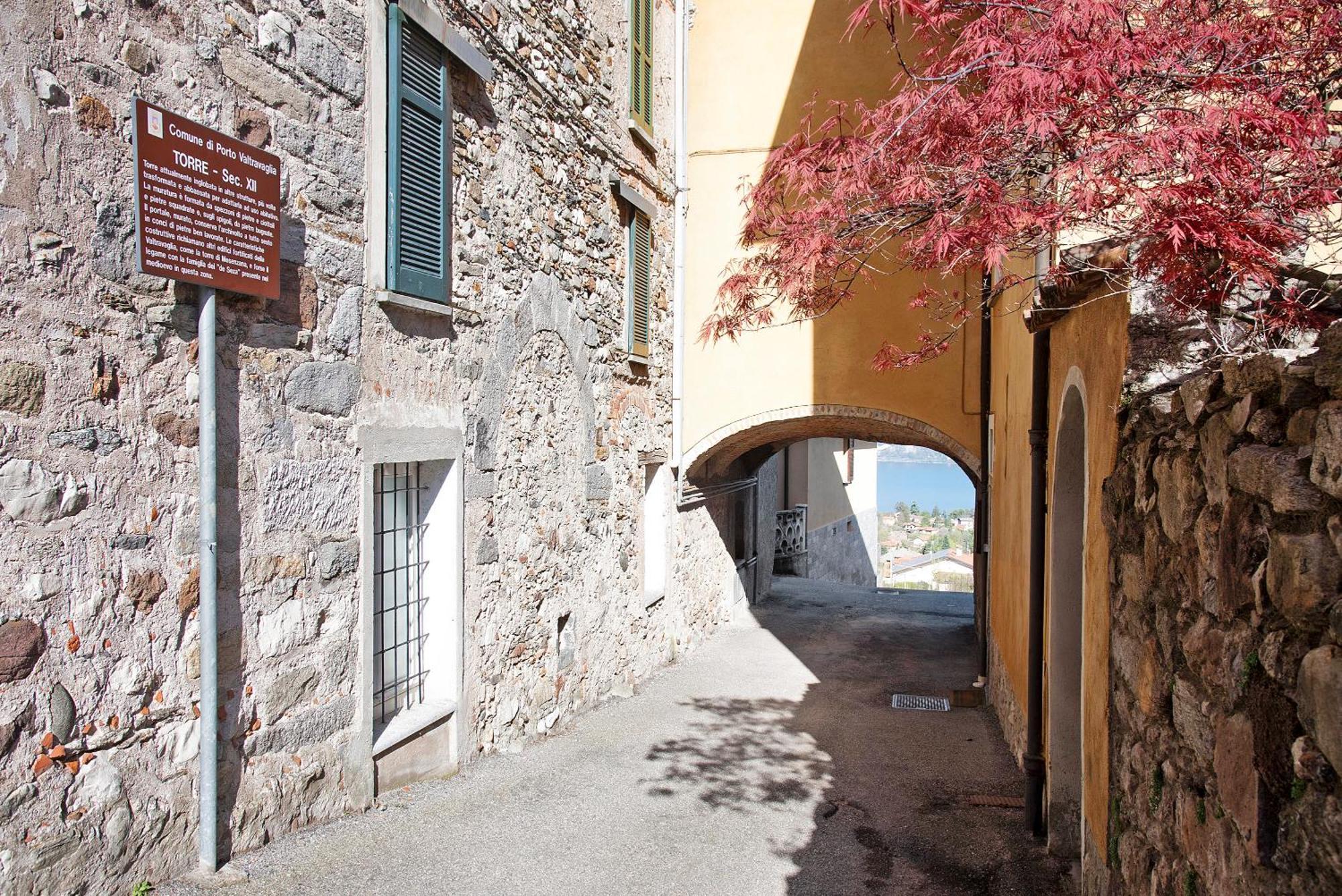 Appartamento La Vecchia Torre Porto Valtravaglia Esterno foto